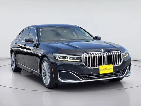 2022 BMW 740i Sedan
