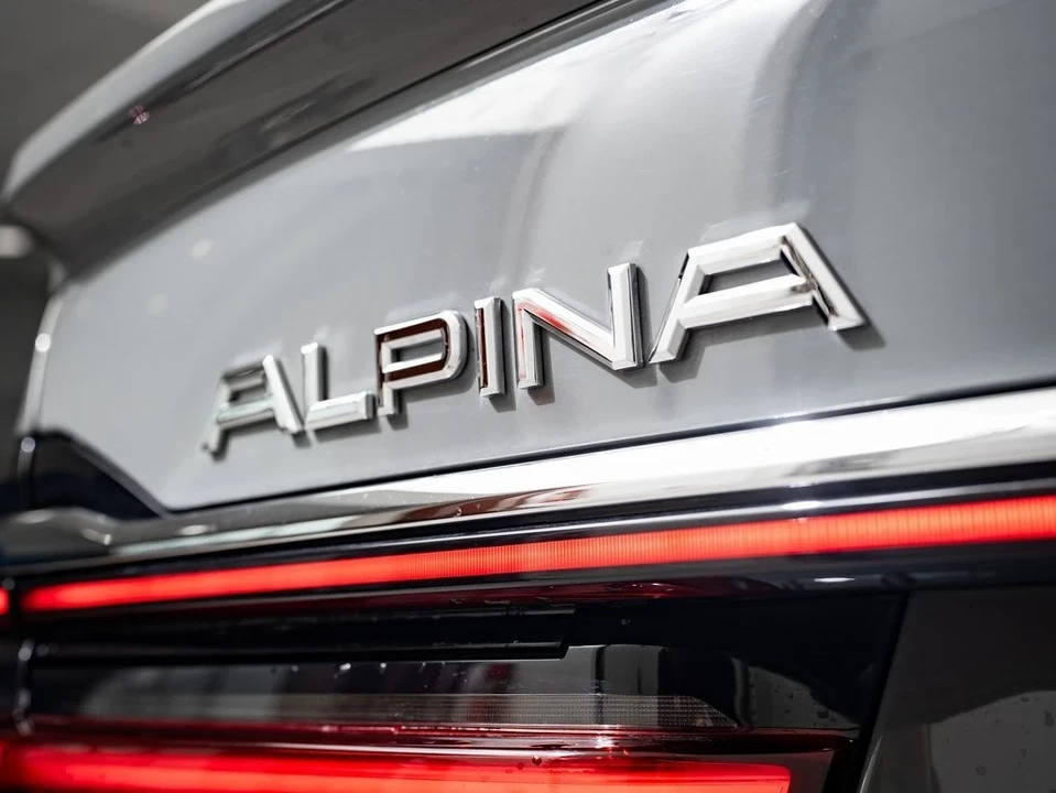2022 BMW Alpina B7 - Image 17 of 21