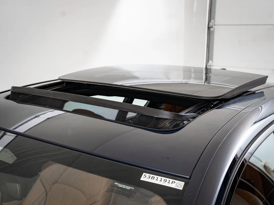 2022 BMW Alpina B7 - Image 14 of 21