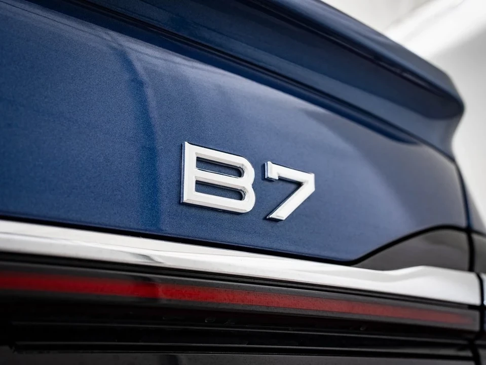 2022 BMW Alpina B7 - Image 18 of 21