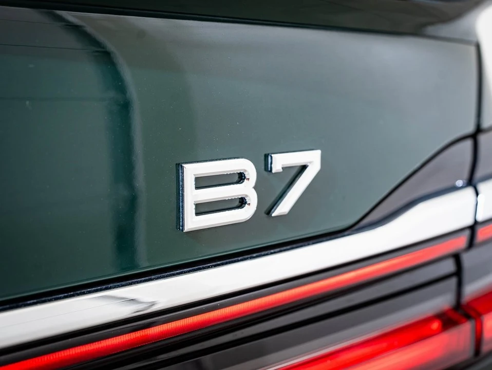 2022 BMW Alpina B7 - Image 20 of 21