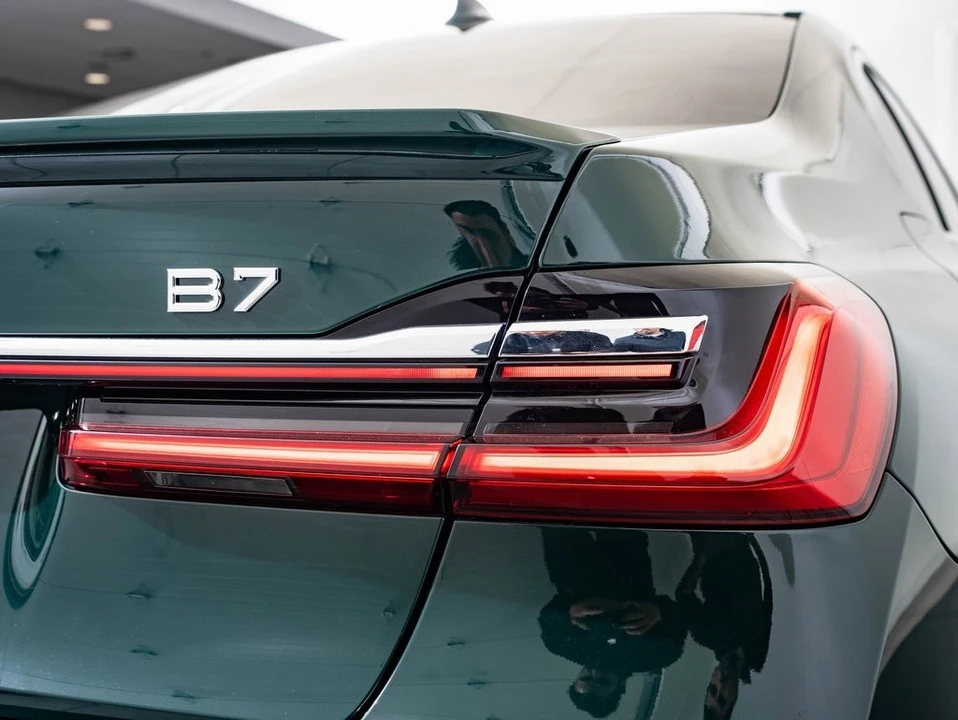 2022 BMW Alpina B7 - Image 9 of 21