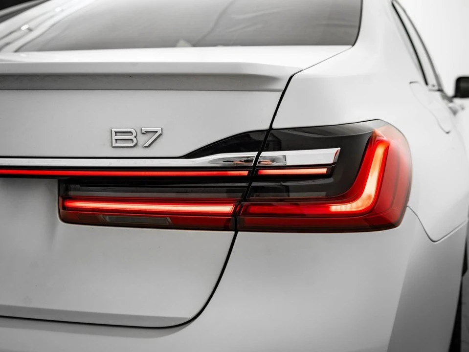 2022 BMW Alpina B7 - Image 9 of 21