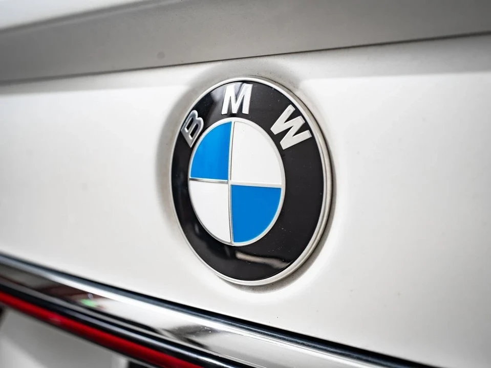 2022 BMW Alpina B7 - Image 18 of 21