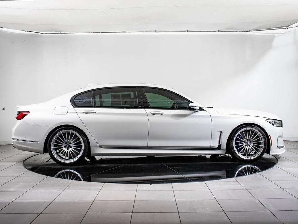 2022 BMW Alpina B7 - Image 11 of 21