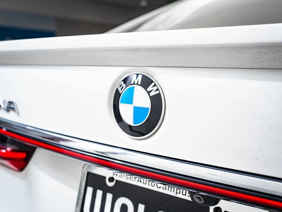 2022 BMW Alpina B7 - Image 18 of 21
