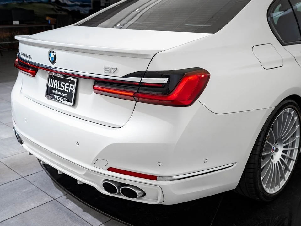 2022 BMW Alpina B7 - Image 19 of 21