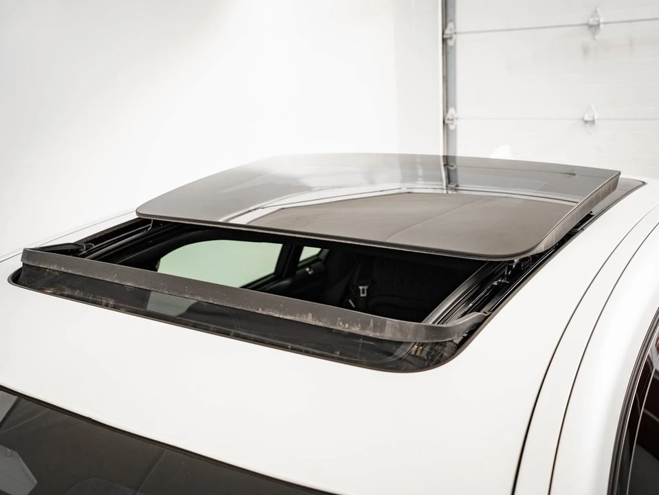 2022 BMW Alpina B7 - Image 14 of 21