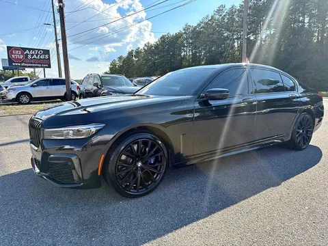 2022 BMW 7 Series M750i