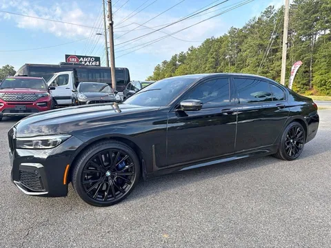 2022 BMW 7 Series M750i