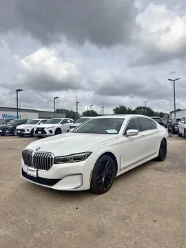 2022 BMW 740i Sedan