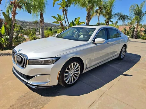 2022 BMW 740i