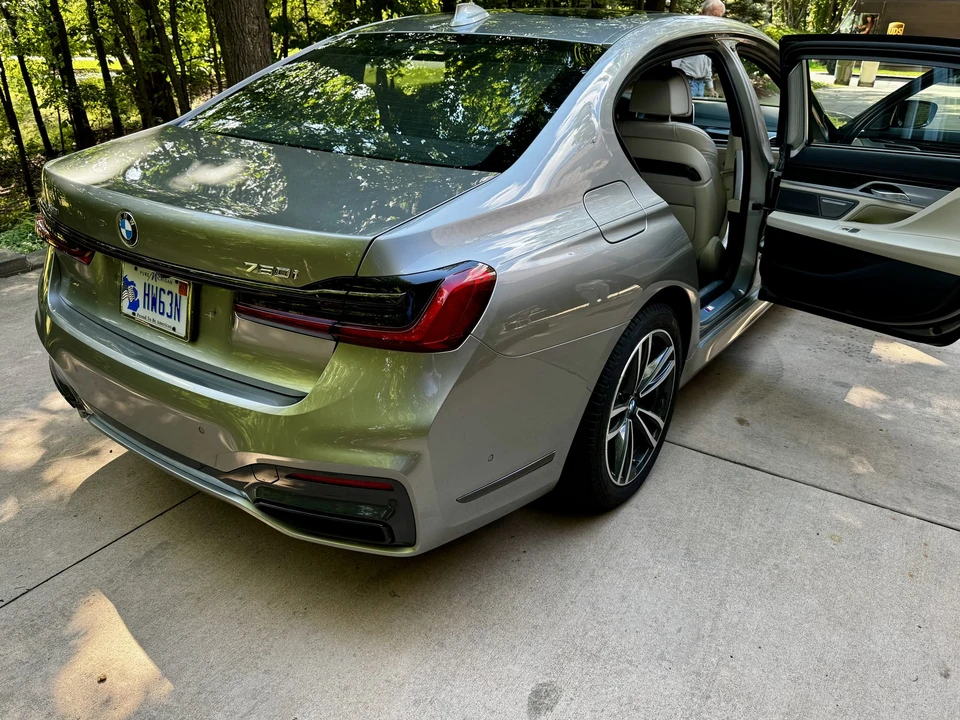 2022 BMW G11/G12 750i & M760i Sedan - Image 25 of 31