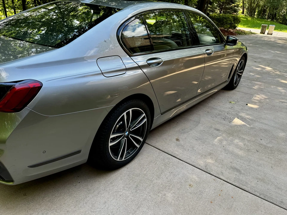 2022 BMW G11/G12 750i & M760i Sedan - Image 26 of 31