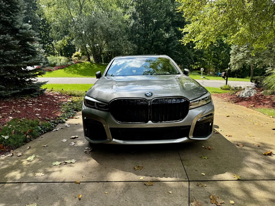 2022 BMW G11/G12 750i & M760i Sedan - Image 2 of 31