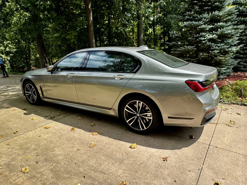 2022 BMW G11/G12 750i & M760i Sedan - Image 8 of 31