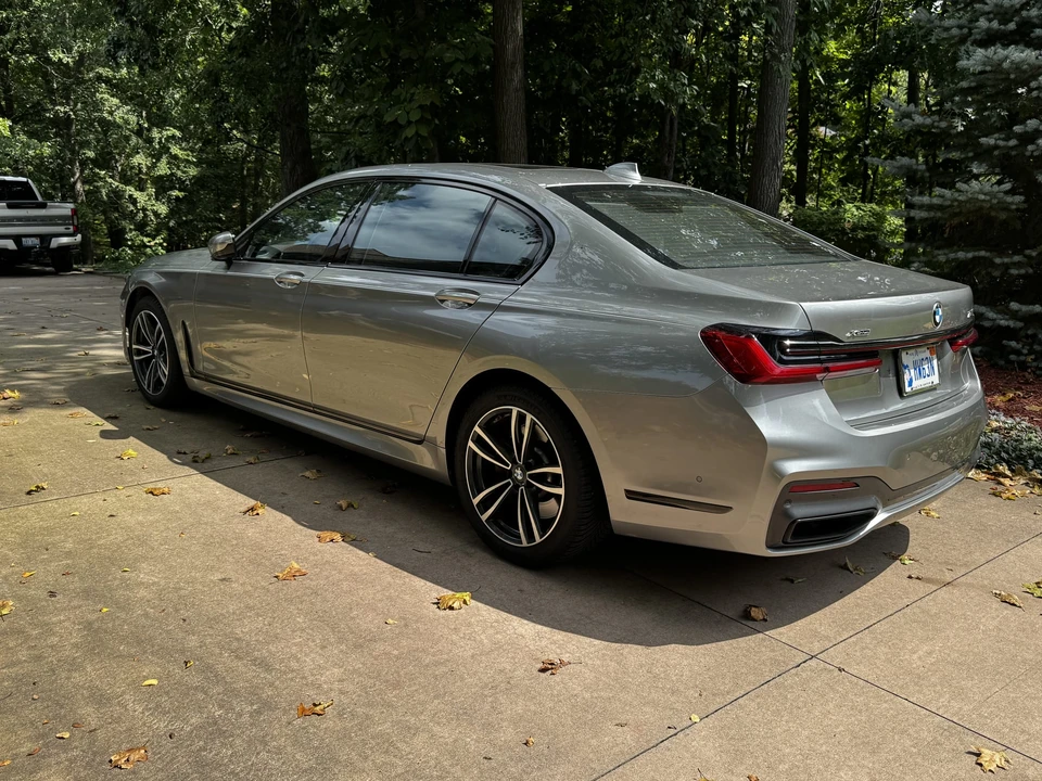2022 BMW G11/G12 750i & M760i Sedan - Image 9 of 31