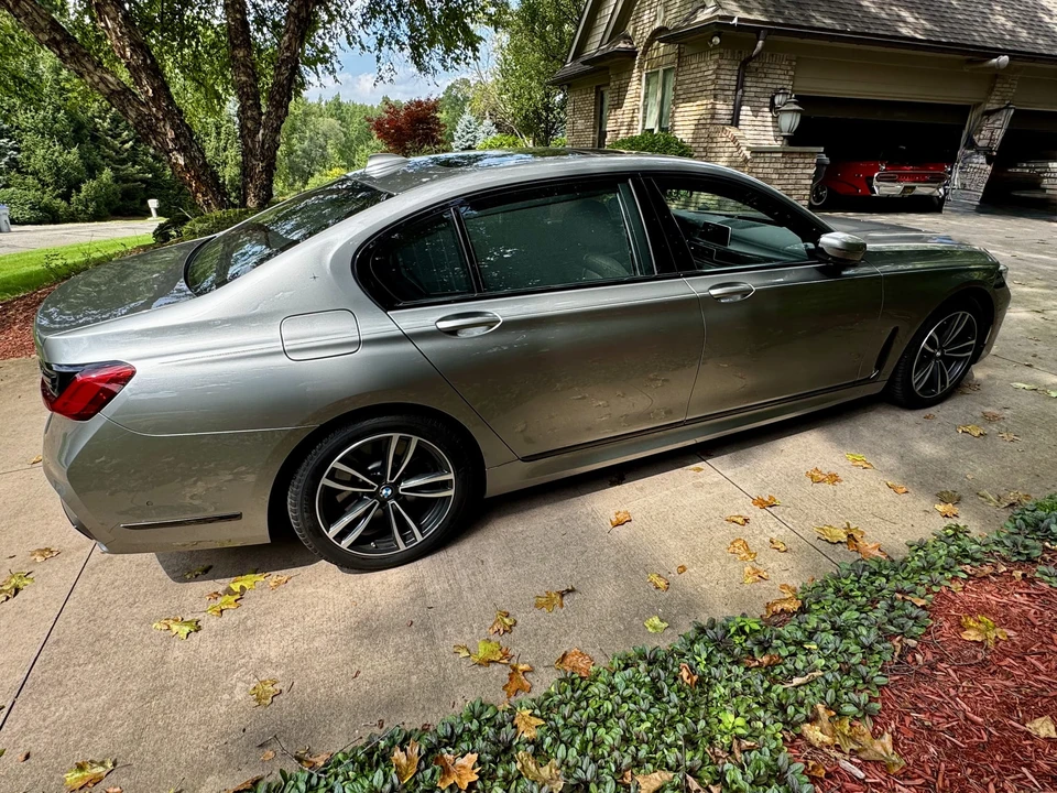 2022 BMW G11/G12 750i & M760i Sedan - Image 11 of 31