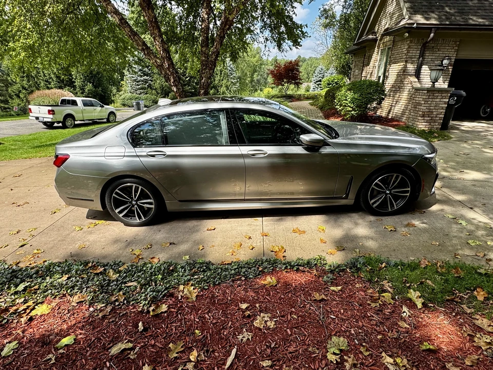2022 BMW G11/G12 750i & M760i Sedan - Image 14 of 31