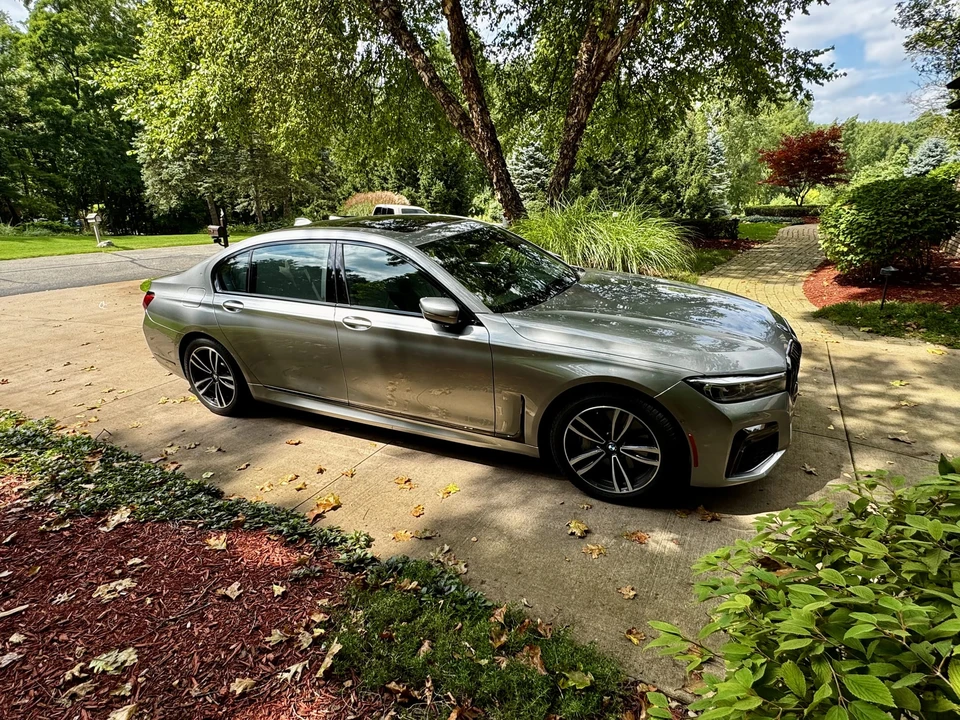 2022 BMW G11/G12 750i & M760i Sedan - Image 12 of 31