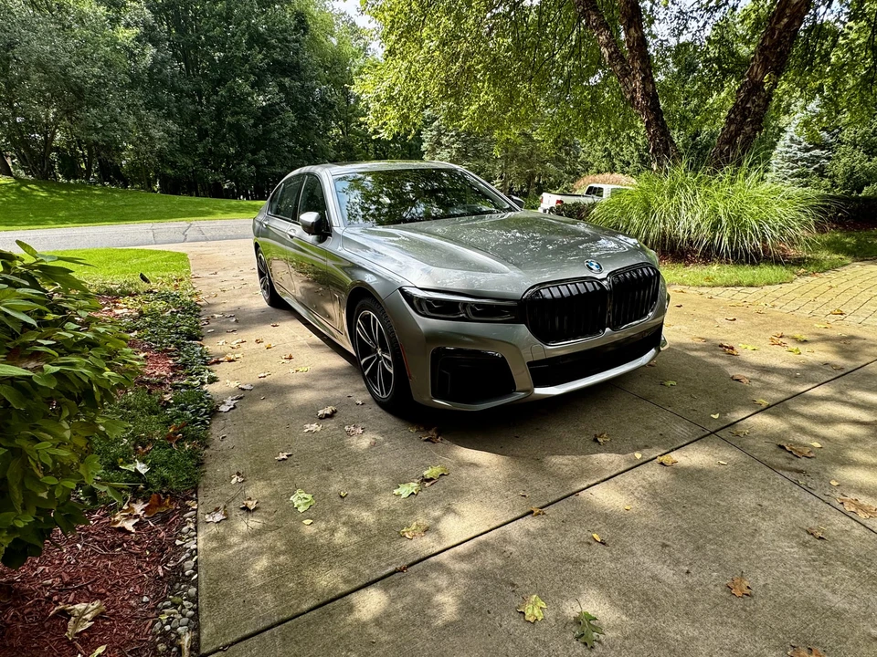 2022 BMW G11/G12 750i & M760i Sedan - Image 16 of 31