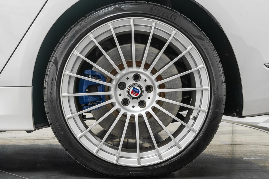 2022 BMW Alpina B7 - Image 11 of 21