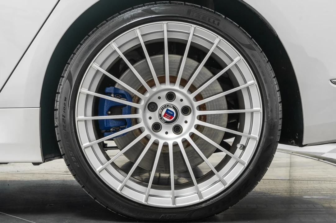 2022 BMW Alpina B7 - Image 11 of 21