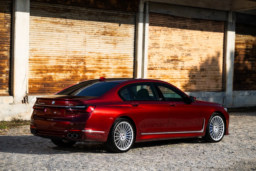 2022 BMW Alpina B7 - Image 19 of 31