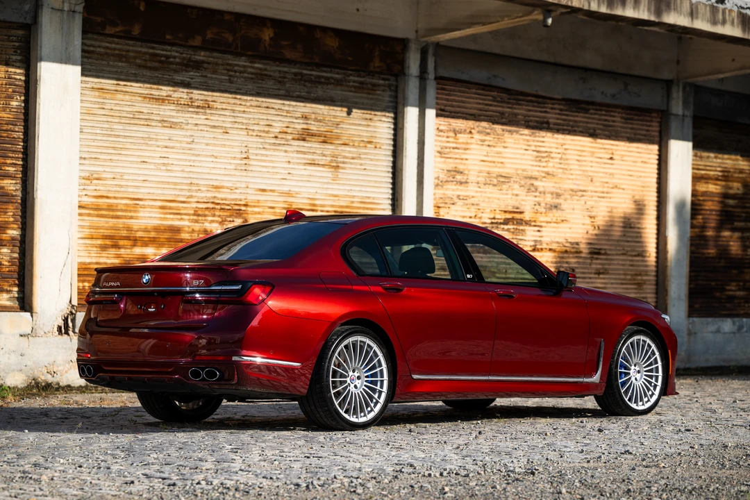 2022 BMW Alpina B7 - Image 18 of 31