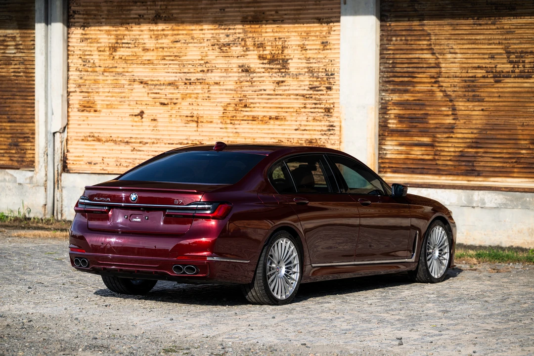 2022 BMW Alpina B7 - Image 17 of 31