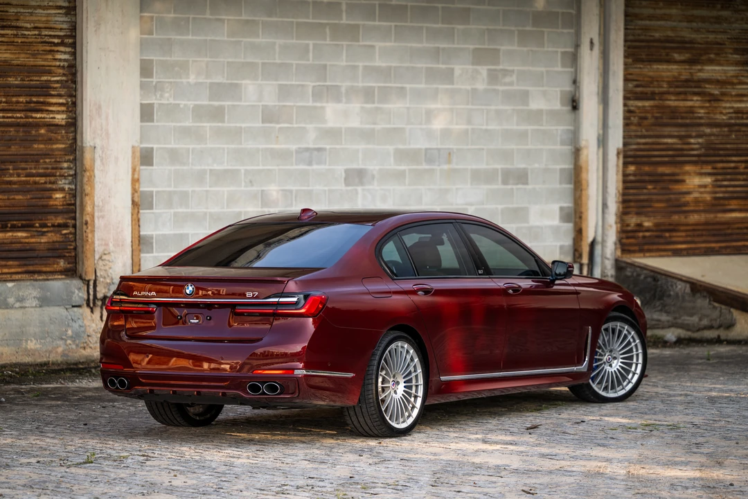 2022 BMW Alpina B7 - Image 16 of 31