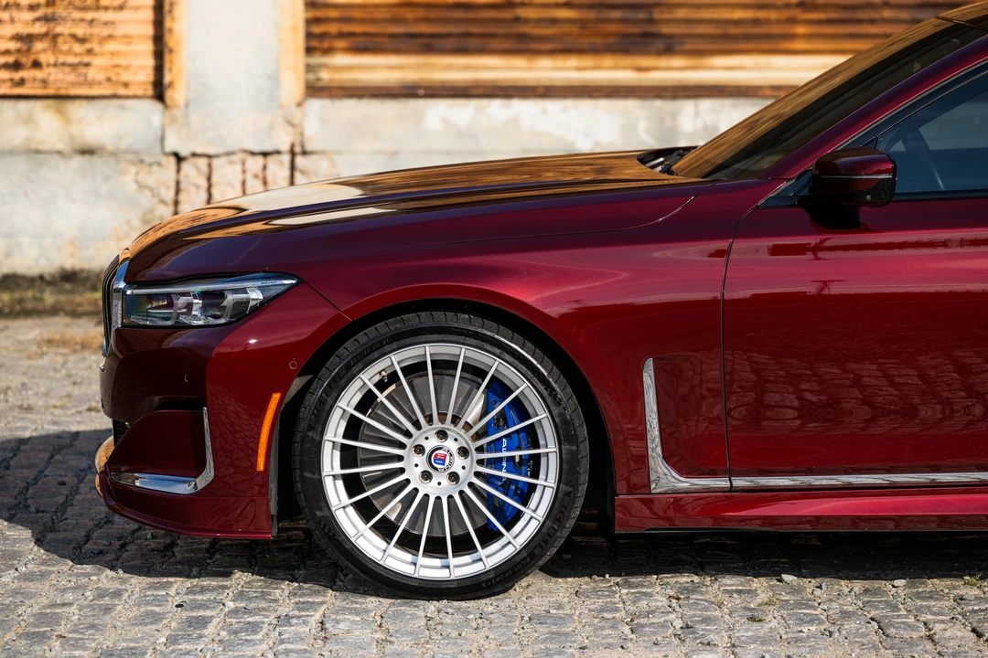2022 BMW Alpina B7 - Image 29 of 31