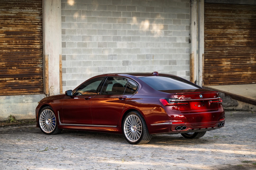 2022 BMW Alpina B7 - Image 11 of 31