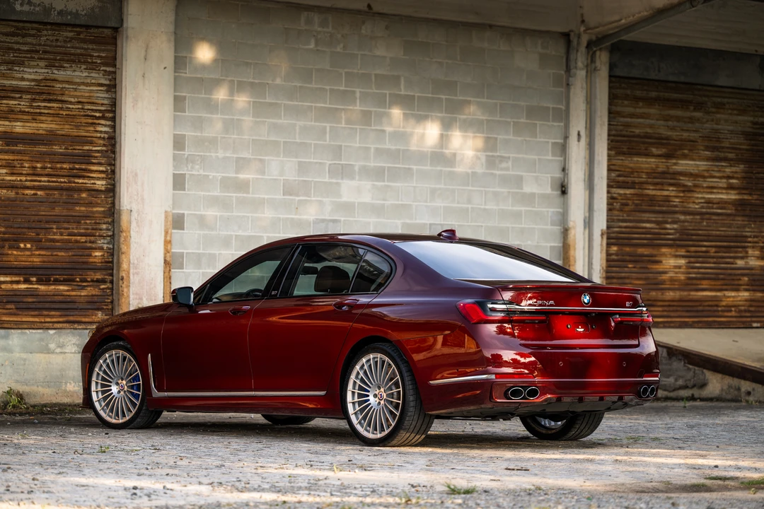 2022 BMW Alpina B7 - Image 13 of 31