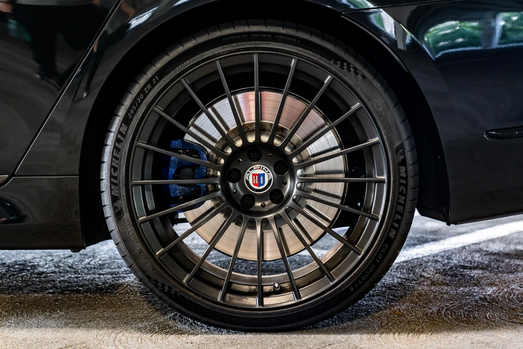 2022 BMW Alpina B7 - Image 27 of 31