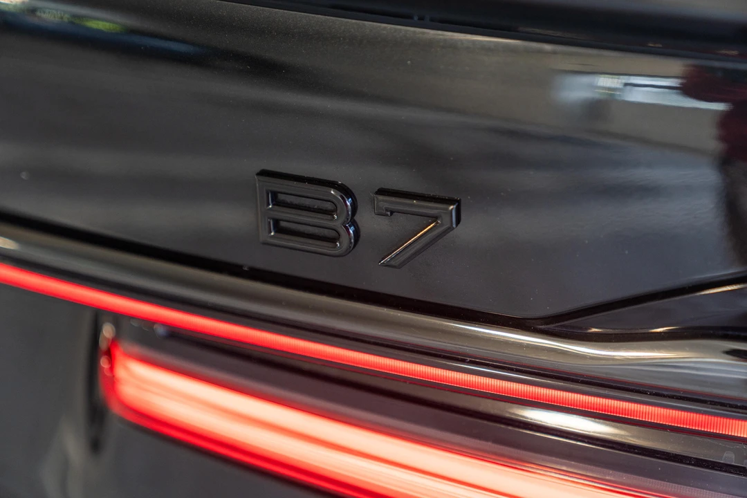 2022 BMW Alpina B7 - Image 19 of 31