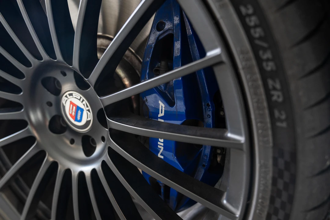 2022 BMW Alpina B7 - Image 24 of 31