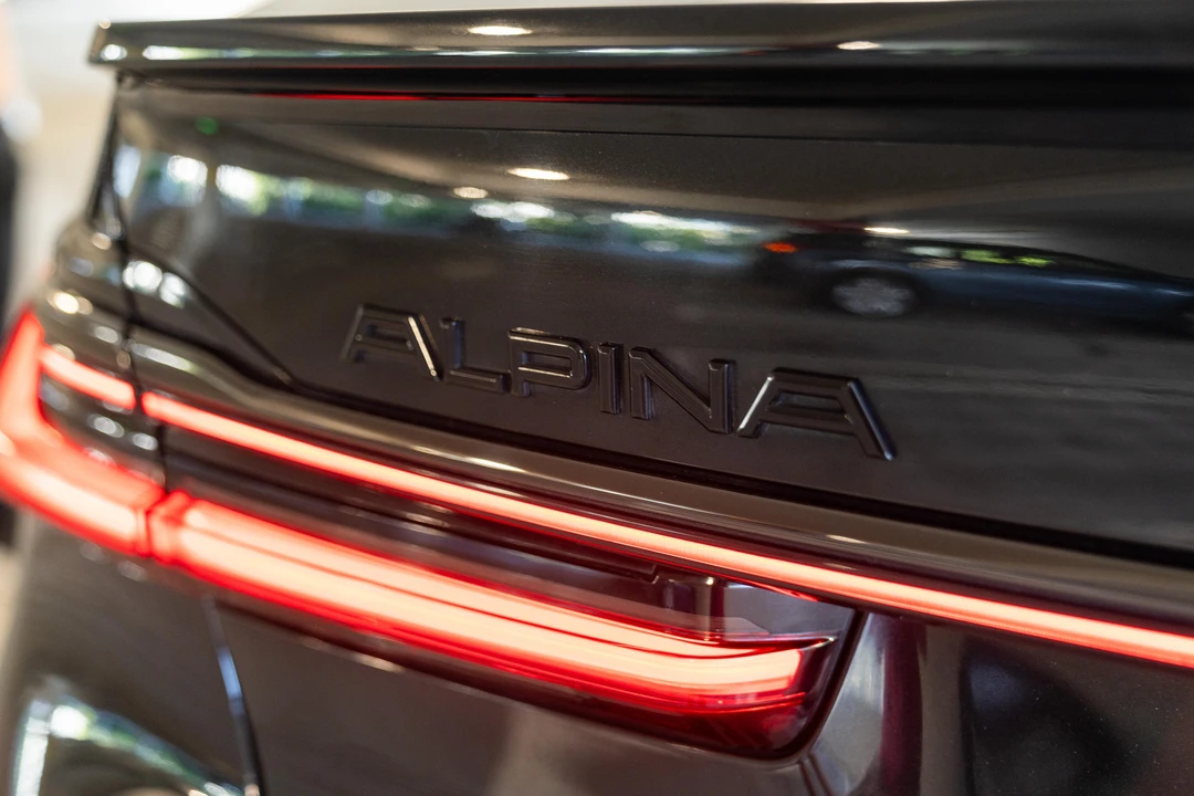 2022 BMW Alpina B7 - Image 16 of 31