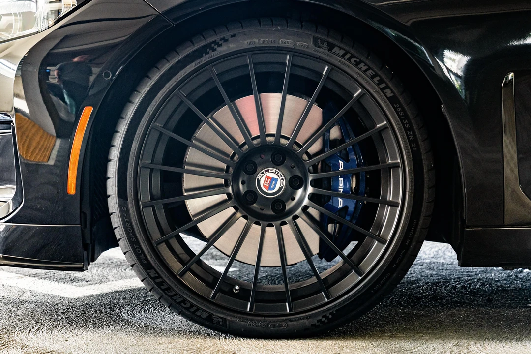 2022 BMW Alpina B7 - Image 23 of 31