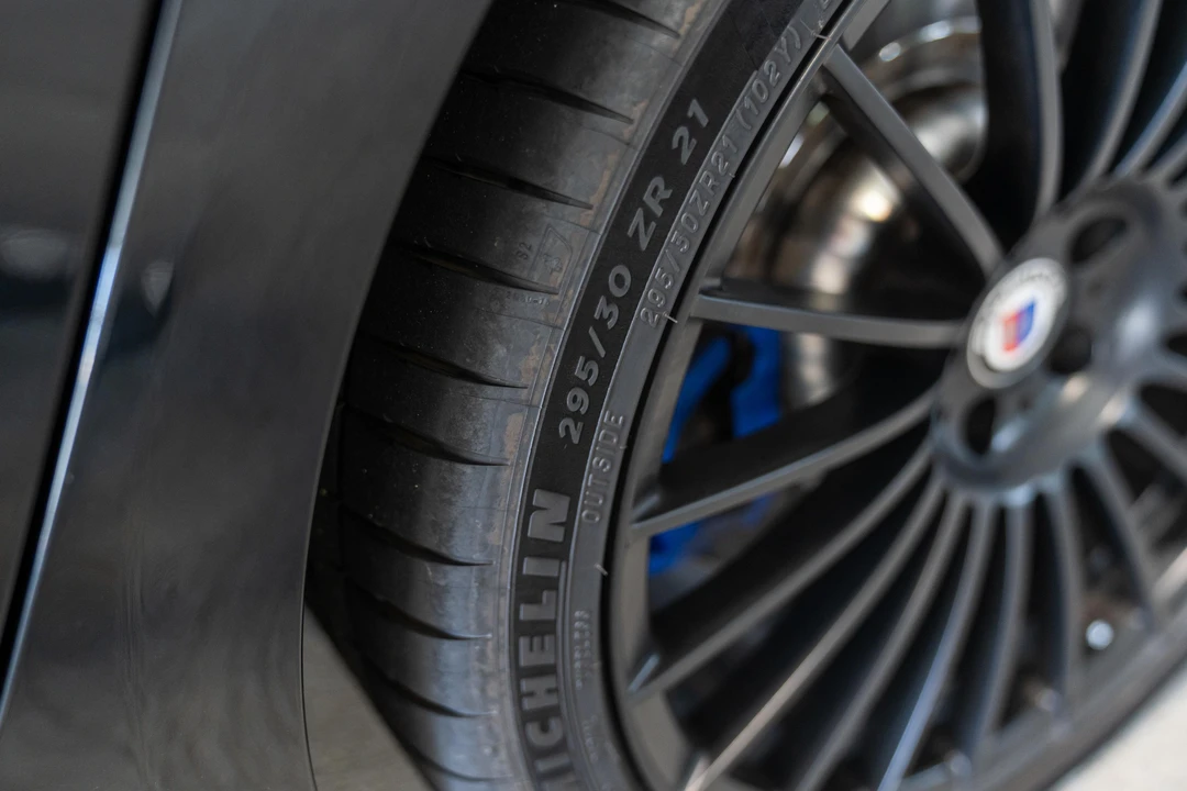 2022 BMW Alpina B7 - Image 28 of 31