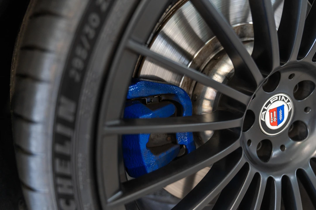 2022 BMW Alpina B7 - Image 29 of 31