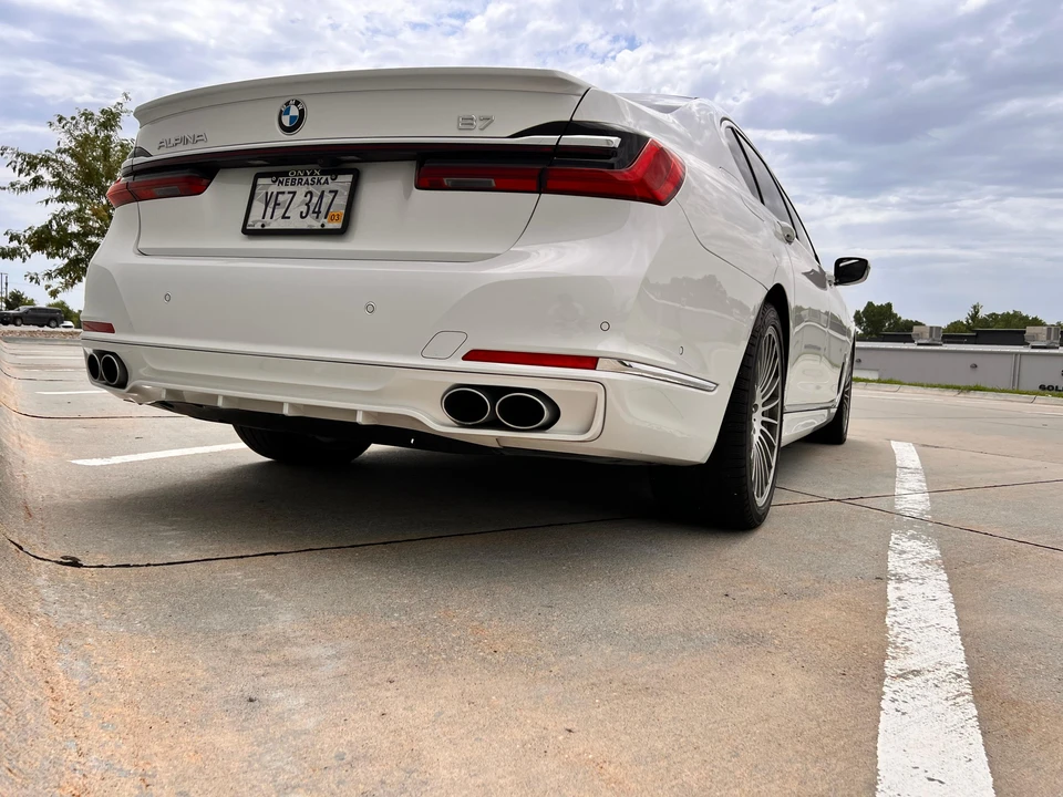 2022 BMW Alpina B7 - Image 10 of 31