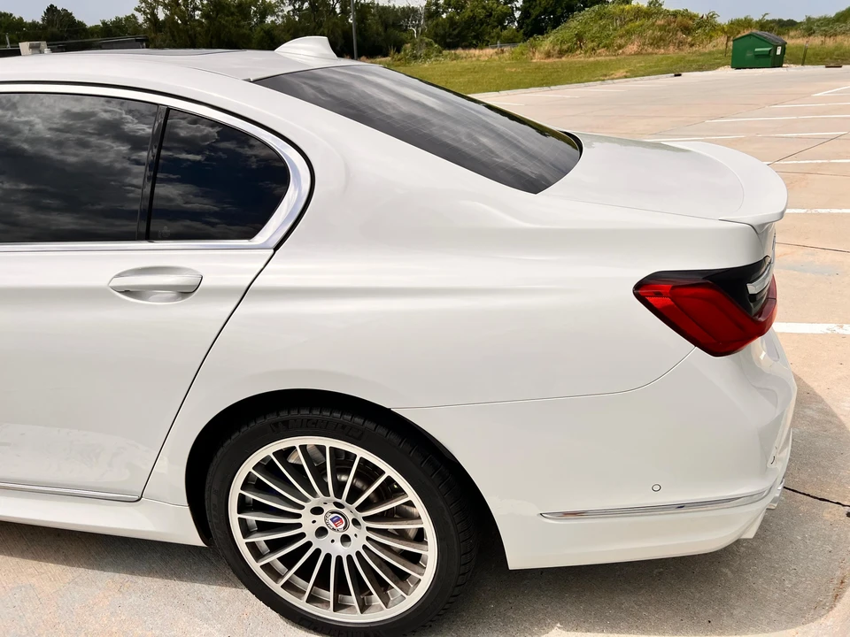 2022 BMW Alpina B7 - Image 17 of 31