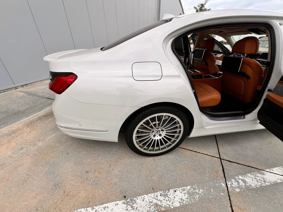 2022 BMW Alpina B7 - Image 21 of 31