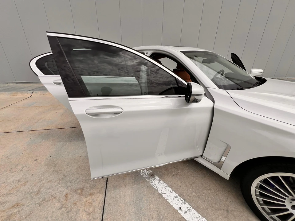 2022 BMW Alpina B7 - Image 23 of 31