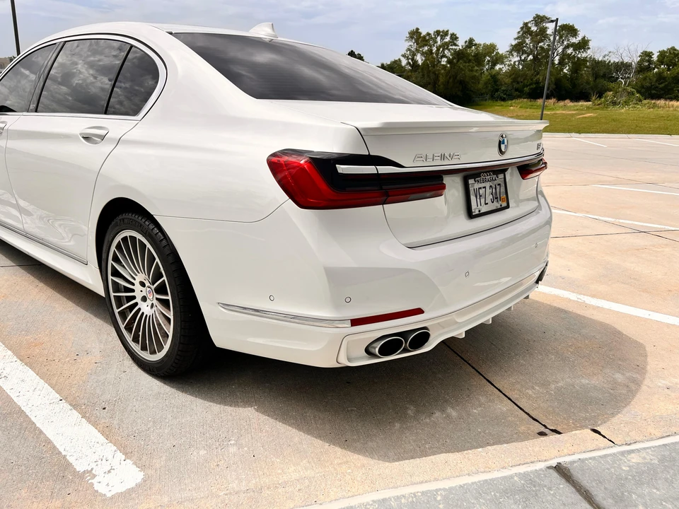 2022 BMW Alpina B7 - Image 18 of 31