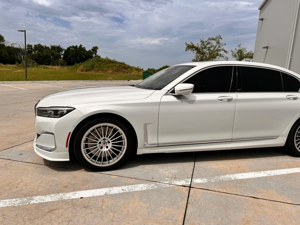 2022 BMW Alpina B7 - Image 16 of 31