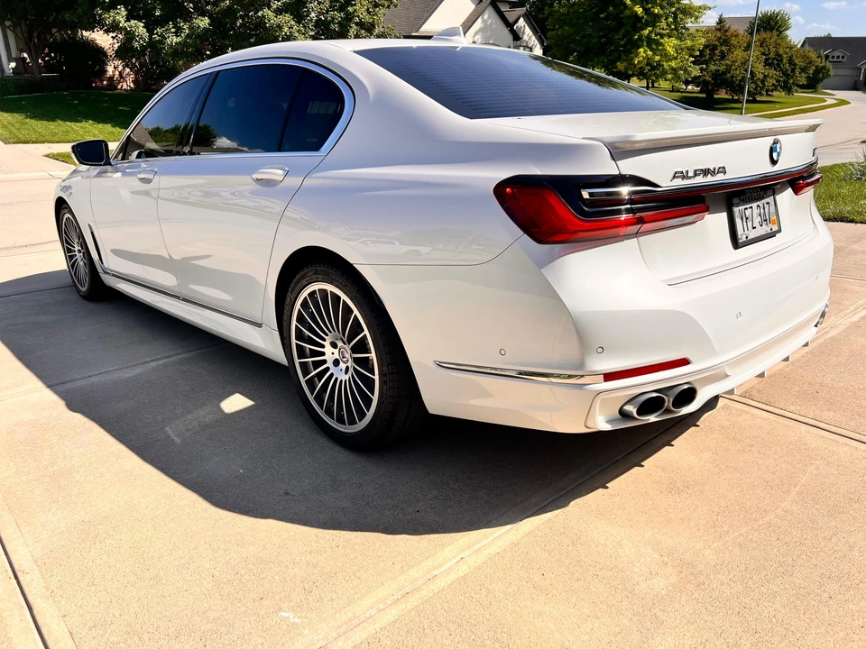 2022 BMW Alpina B7 - Image 8 of 31