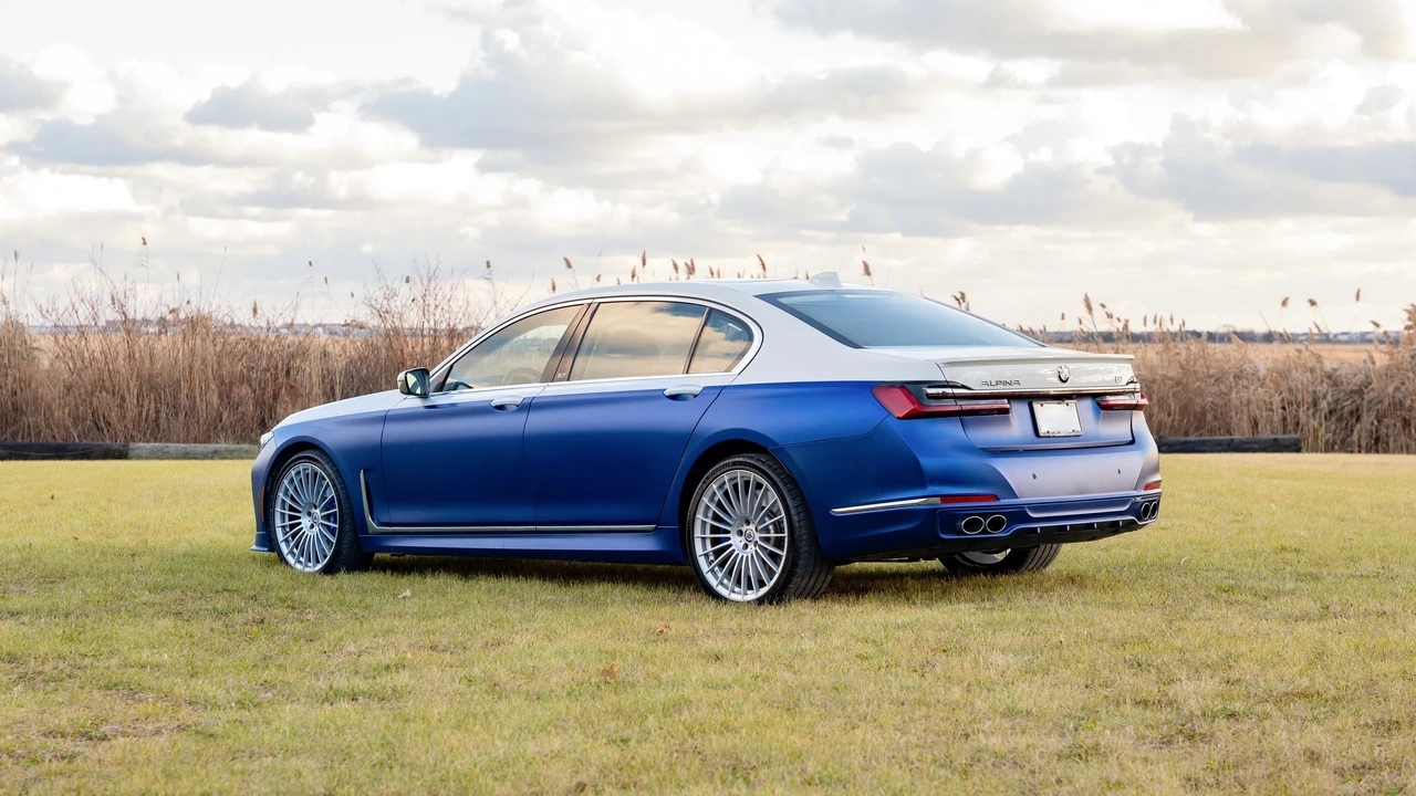 2022 BMW Alpina B7 - Image 15 of 31