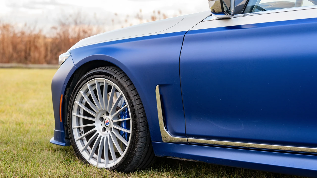 2022 BMW Alpina B7 - Image 8 of 31